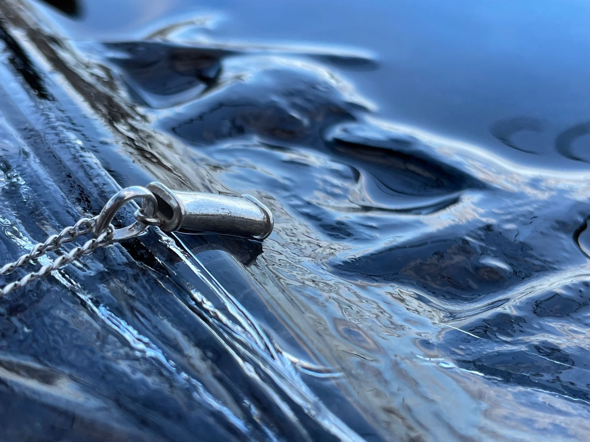Momo Jord Breathing Necklace close-up